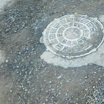 Gölcük Karaköprü Mahallesindeki Çukurlu Yollar Can Ve Mal Güvenliğini Tehdit Ediyor