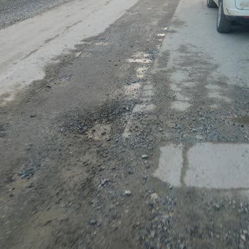 Gölcük Karaköprü Mahallesindeki Çukurlu Yollar Can Ve Mal Güvenliğini Tehdit Ediyor