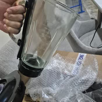 Camı Çatlayan Blender Kirli Ve Yapışkan Teslimat Nedeniyle Hayal Kırıklığı