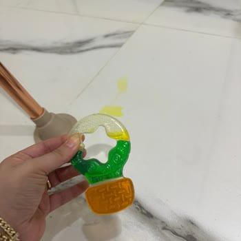 Bebek Diş Kaşıyıcısının Patlaması Ve Sıvı Güvenliği Endişesi