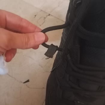 Kalitesiz Tonny Black Botta Bağlama Yerleri Koptu