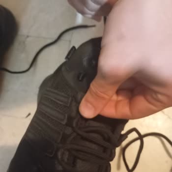 Kalitesiz Tonny Black Botta Bağlama Yerleri Koptu