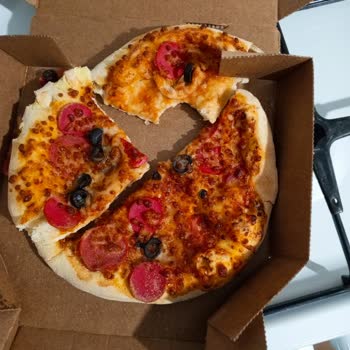 Geç Gelen Ve Çiğ Hamurlu Domino's Pizzaları İçin Tam İade İsteği