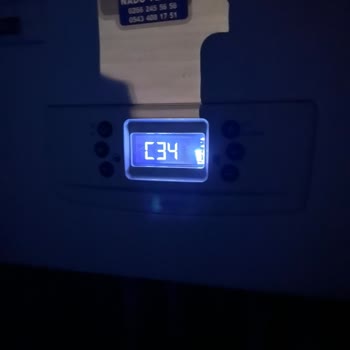 Balıkesir Altıeylül'de Sürekli Voltaj Düşüklüğü Ve Elektrik Kesintileri Aileyi Mağdur Ediyor