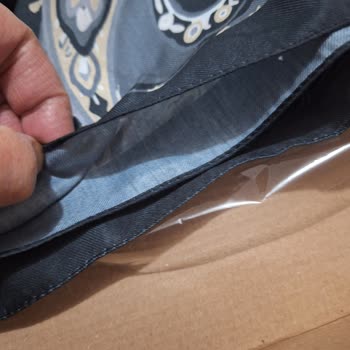 Touch Silky Şallar Hem Görseldeki İle Uyuşmuyor Hem de Son Derece Düşük Kalitede