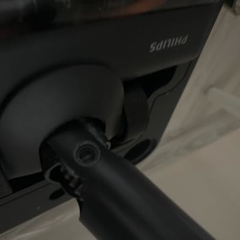 Yeni Süpürgede Düğme Çıktı, Acil Yardım İstiyorum