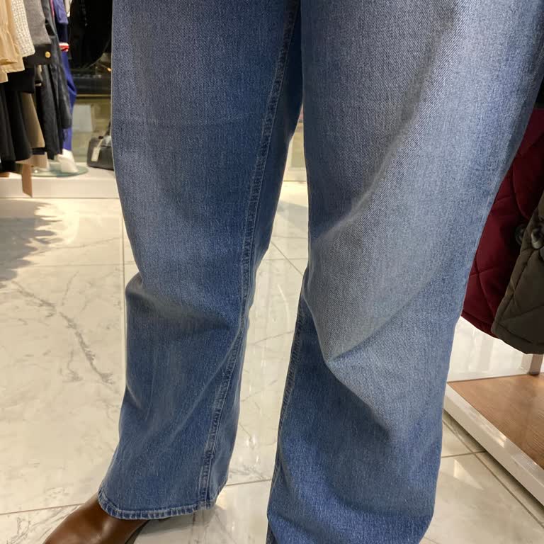 Kısa Sürede Diz Verdi, 1700 TL'lik Mavi Pantolon Kalite Şikayeti