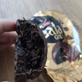 Kapalı Ambalajda Yarım Isırılmış Kek Ve Hijyen Sorunu