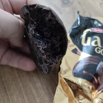 Kapalı Ambalajda Yarım Isırılmış Kek Ve Hijyen Sorunu