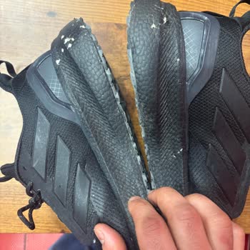 Adidas Mağazasındaki Üretim Hatası Kısa Sürede Yırtılan Ayakkabı Ve İade Talebi