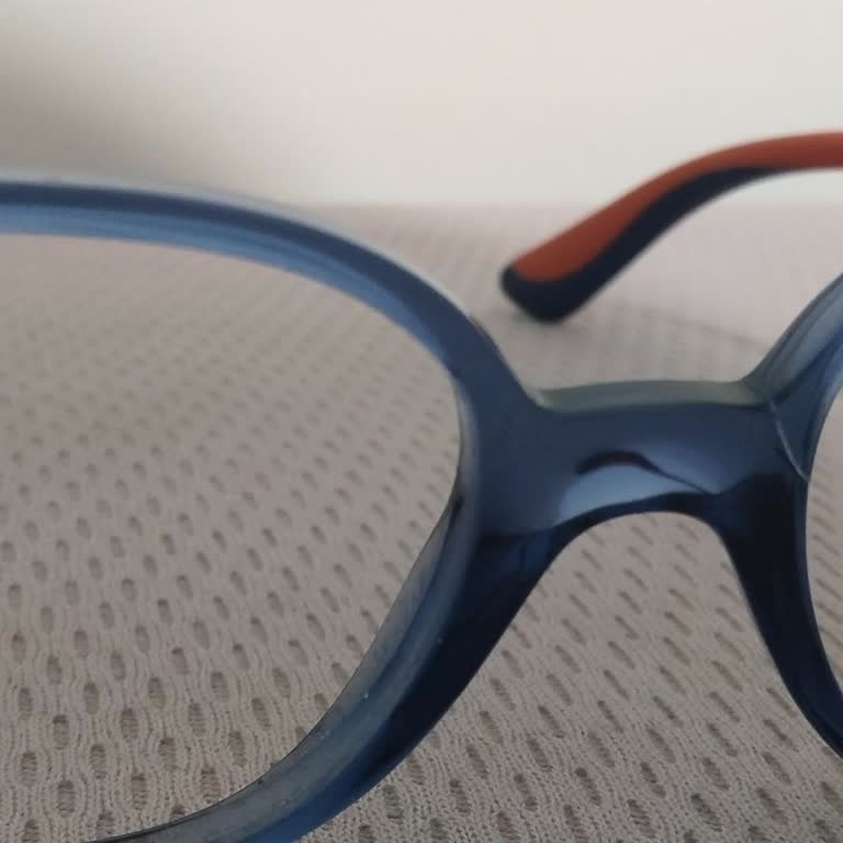 Gözlüğüm Kırıldı, Değişim Reddetti