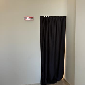 Yenimahalle Kaymakamlığı Kadın Mescidinin Kapısız, Seccadesiz Ve Kirli Durumu