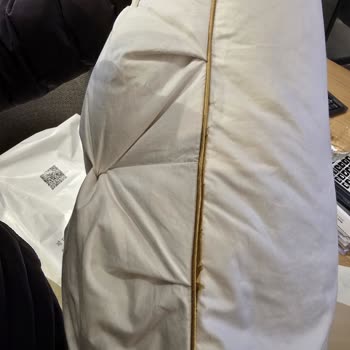 Kaz Tüyü Yastığım Dikişlerinden Tüy Fışkırıyor, Değişim Reddedildi Ve Evraklar Almadım