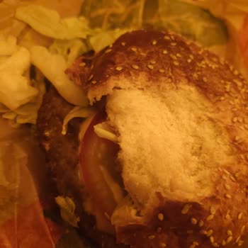 Ekmeği Çiğnenmiş Burger King Hamburgeri Hijyen İhlali Ve İade Talebi