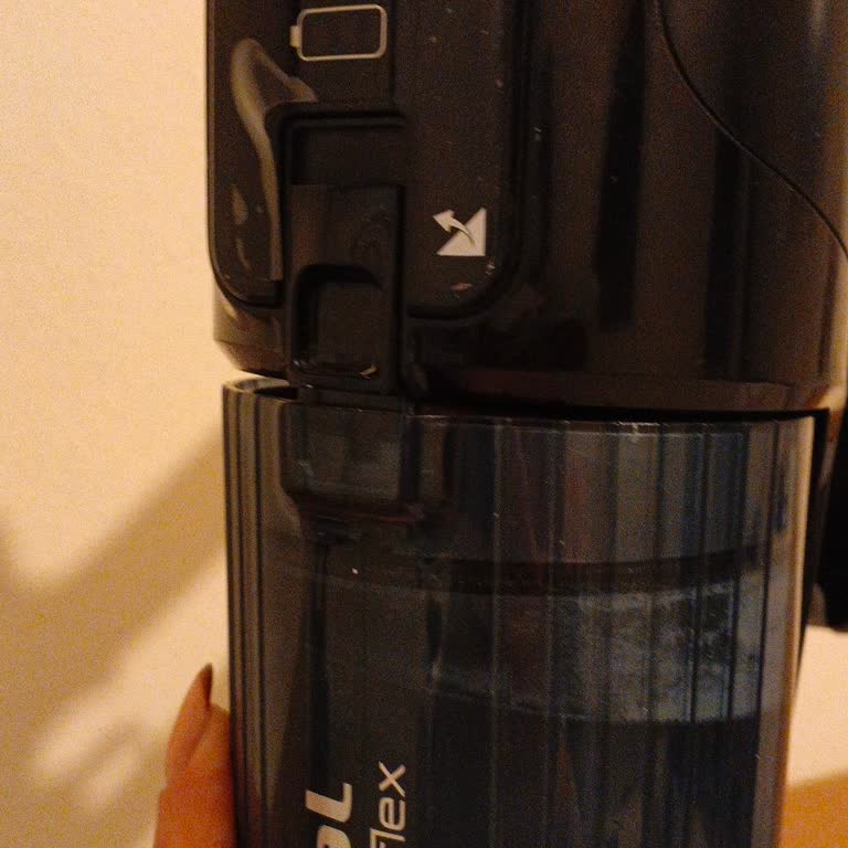 Tefal Şarj Süresi Kısa, Çekim Gücü Düşük Ve Toz Haznesindeki Açıklık