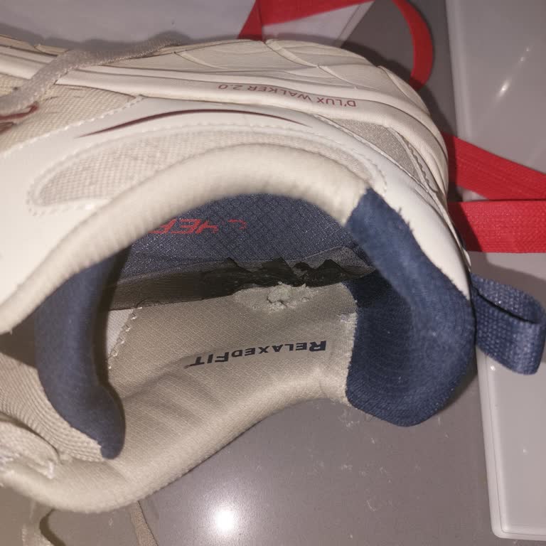 Skechers Ayakkabısının Bir Yılda Yırtılması Ve 5000 TL'lik Kalite Şikayeti