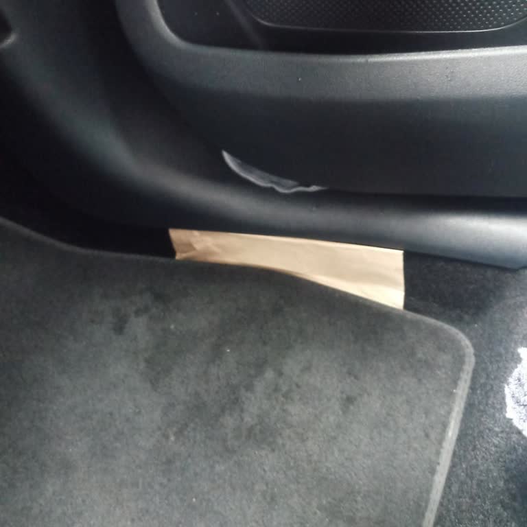 Yeni Ford Courier'da Kapı Altından Su Girişi Ve Yetkili Servis İhmali