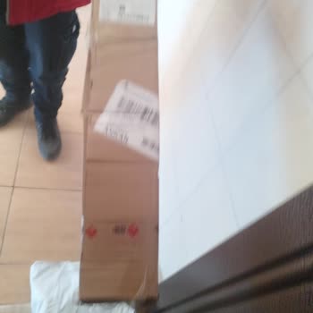 Aras Kargo Eryaman Şubesinde Hasarlı Ve Kötü Kokulu Paket Şikayeti