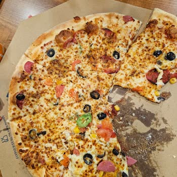 Yanlış Bol Malzemos Pizza Ve Yardımsız Personel İade Talebi