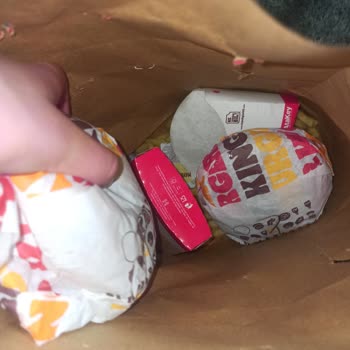 Burger King Türkmenbaşı Şubesinde Sipariş Eksik Ve Paketi Açmak Zor