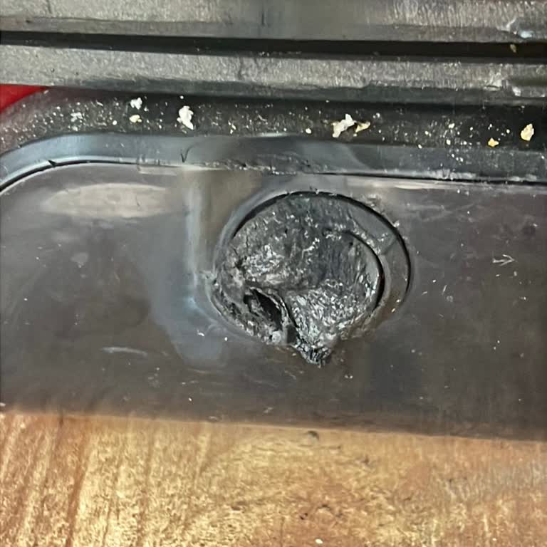 Arçelik Tost Makinesinin Düğmesi Alev Aldı, Tehlike Ve Tekrarlı Arızalar