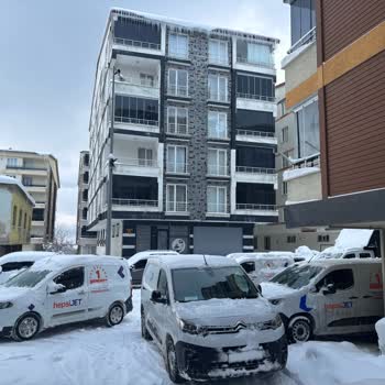 Hepsijet Araçları Bina Önümüzü Ve Otopark Çıkışını Sabahları Engelliyor