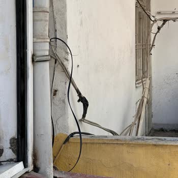 Dicle Elektrik Dağıtım Sorumluluğundaki Kablo Değişikliği Müşteriden 10 Bin Tl Talep Ediyor