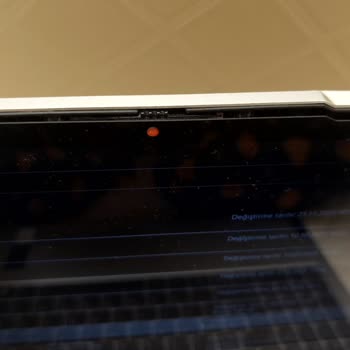 Lenovo Ekran Camı Kamera Bölümünden Yerinden Kalktı Garanti Kapsamında Ücretsiz Onarım Talebi!