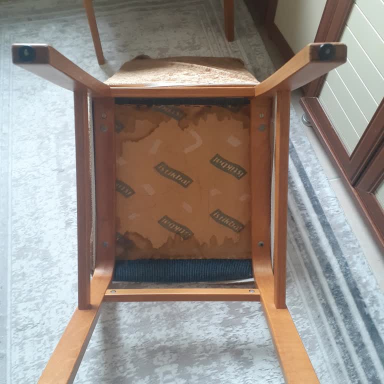 Kalitesiz Teşhir Sandalye Takımında Kısa Sürede Kırılma Ve İade İsteği