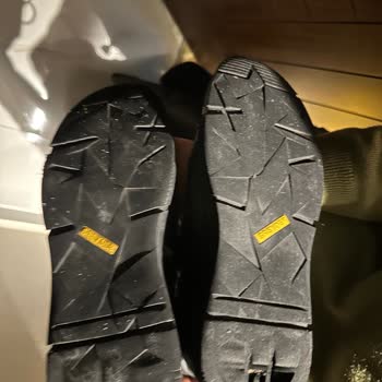 Kış Botunun Kısa Sürede Topuk Delinmesi Ve Mağazanın Çözüm Sunmaması