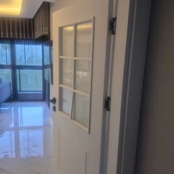 Deforme Mutfak Kapısı Ve Uzun Süreli İlgisizlik Şikayeti