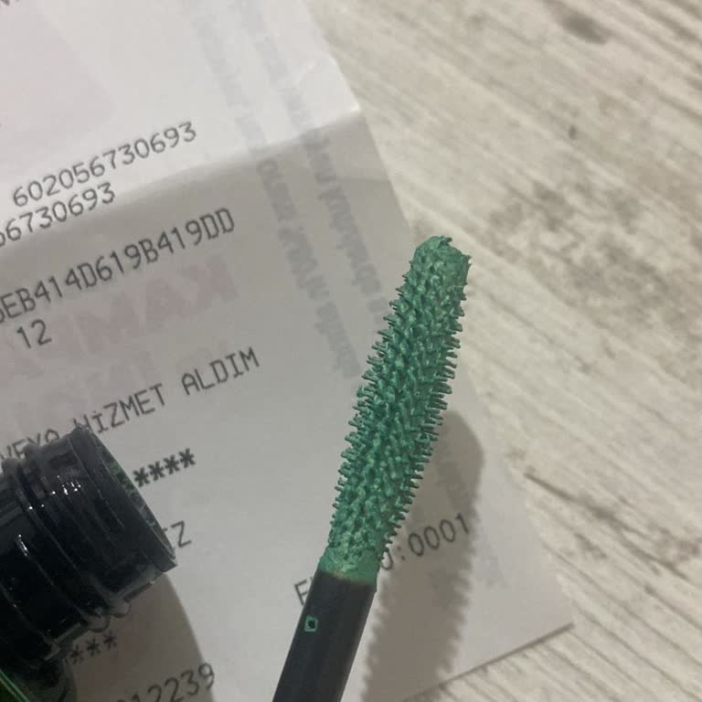 Metalik Olmayan Maskara Ve Keskin Kimyasal Koku Nedeniyle Ücret İadesi Talebi