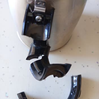 Sinbo Çaycısının Parçalanması Ve Yanık Olayı: Değişim Talebi