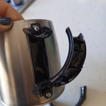 Sinbo Çaycısının Parçalanması Ve Yanık Olayı: Değişim Talebi