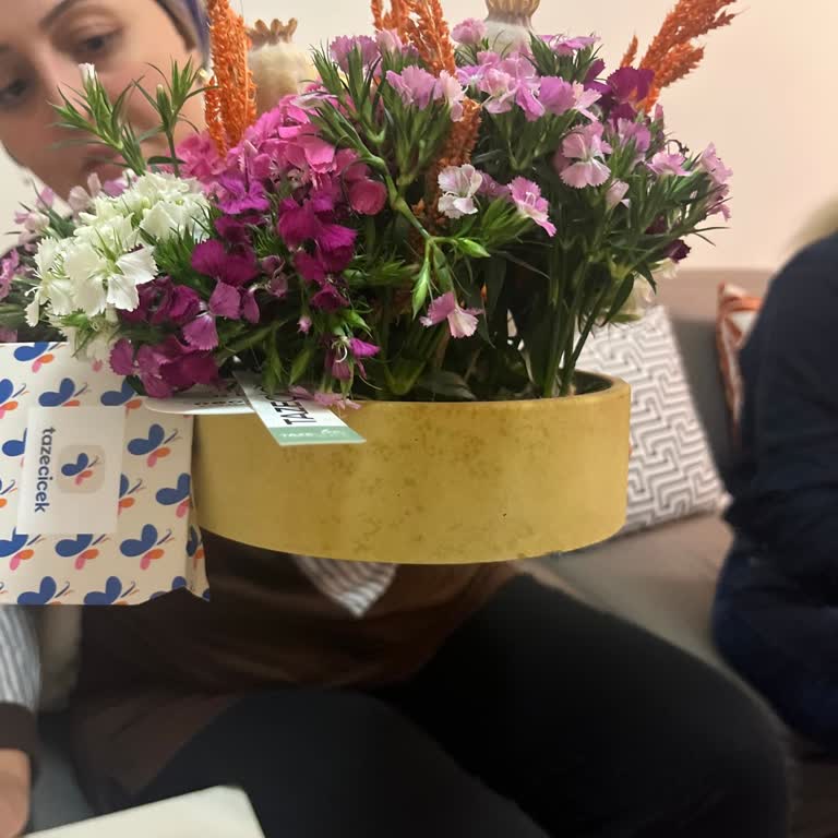 Teslim Edilen Çiçekler Dağılmış Ve Saksı Yanlış, İade Talebim Reddedildi