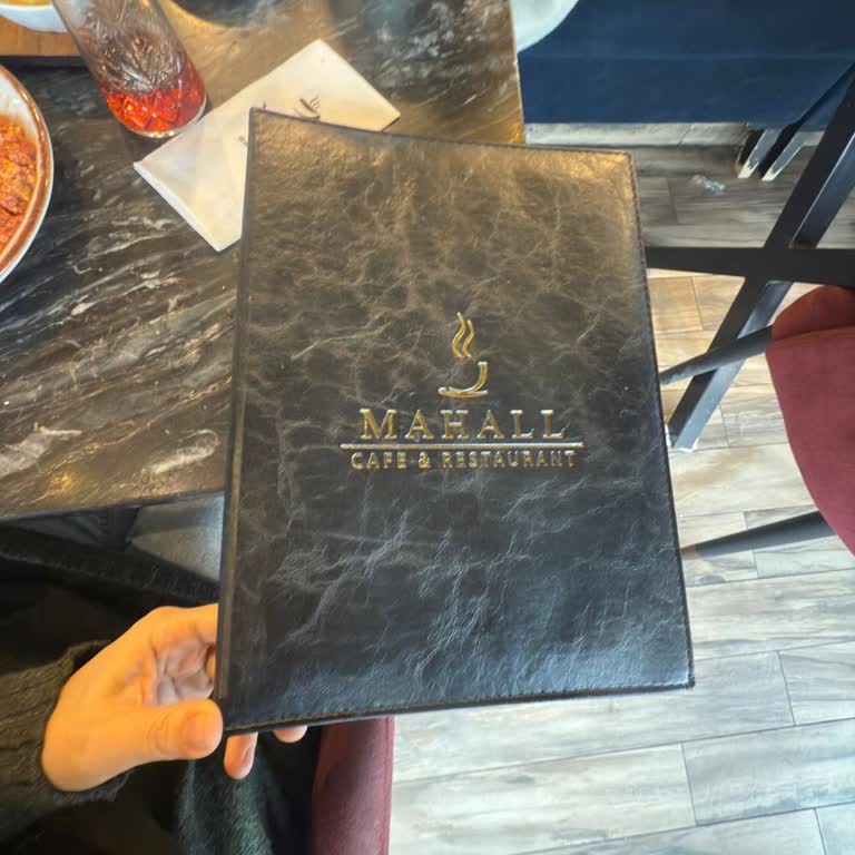 Mahal Cafe'de Menünün Belirttiği Fiyatla Fiş Arasındaki Fark Ve Çay Ücreti İadesi Talebi