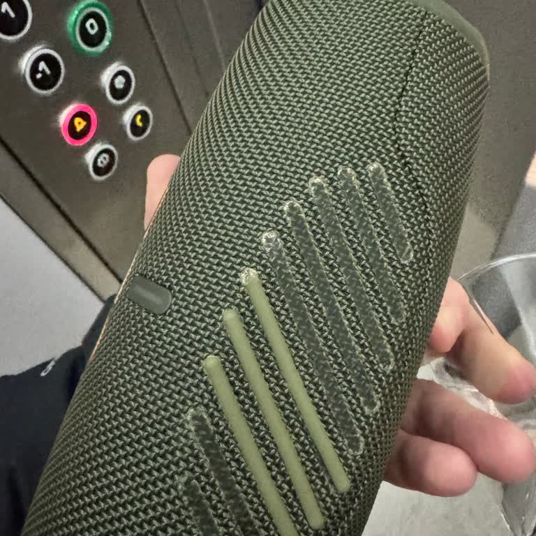 JBL Charge 5 Alt Ayakları Dökülmesi Ve Ücretsiz Değişim İsteği