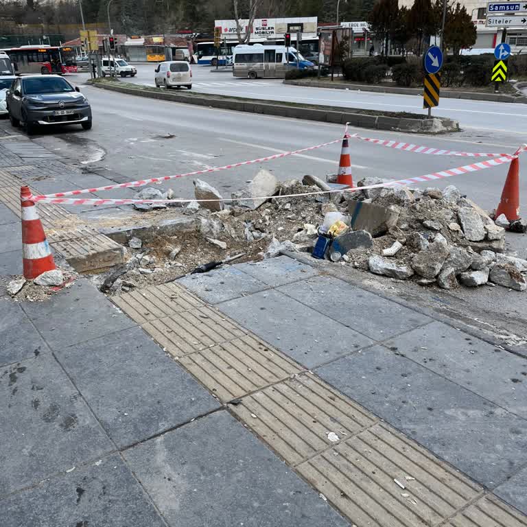 Mamak'ta Açık Çukur Çocuk Ve Yaya Güvenliğini Tehlikeye Atıyor