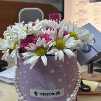 Sipariş Edilen Kişiye Özel Harf Kutusu Yerine Solmuş Papatyalar Gönderildi