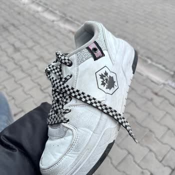 FLO Ayakkabı Mağazasından Alınan Spor Ayakkabının Değişim Talebi!