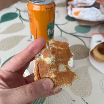 Hamile Kadını Endişelendiren Küflü Hamburger