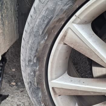 Continental Lastiğin Çukur Hasarı Garanti Dışı Ve 8 Bin TL Masraflı Değişim Talebi