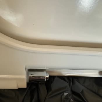 Terra Serisi Banyo Kapaklarındaki Tekrarlayan Menteşe Ve Çatlak Sorunları Beni Yordu