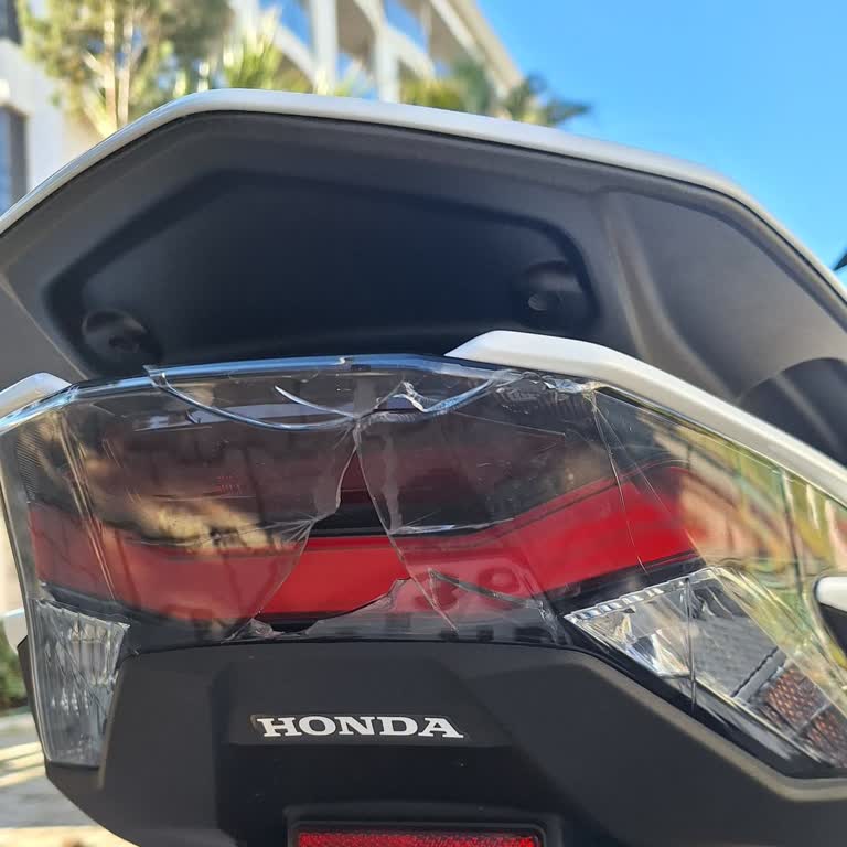 Garanti Kapsamında Basit Stop Camı Bulunamıyor, Honda Tüm Seti Satıyor