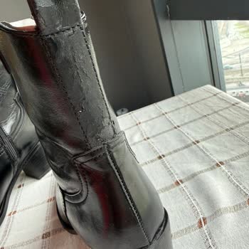 Deichmann’da Yanıltıcı Dana Derisi Tanıtımı Ve Ayakkabıda Pul Pul Dökülme