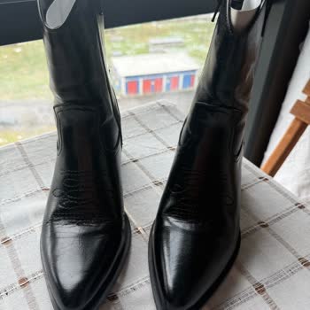 Deichmann’da Yanıltıcı Dana Derisi Tanıtımı Ve Ayakkabıda Pul Pul Dökülme