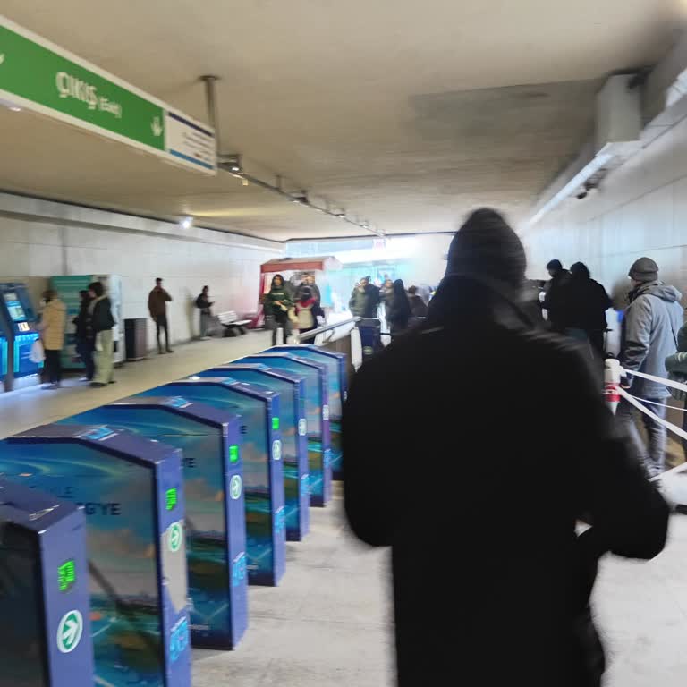 Metro Turnikesinde Engelli Refakatçili Kart Ücretsiz Geçiş Hakkı Tanınmıyor