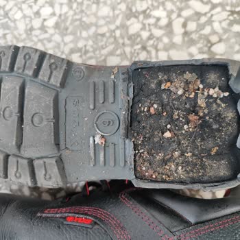 Yeni YDS İş Güvenliği Ayakkabısının Tabanı Parçalanması