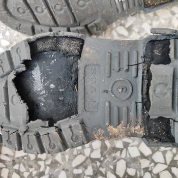 Yeni YDS İş Güvenliği Ayakkabısının Tabanı Parçalanması