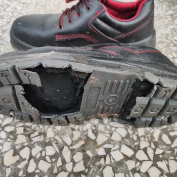 Yeni YDS İş Güvenliği Ayakkabısının Tabanı Parçalanması
